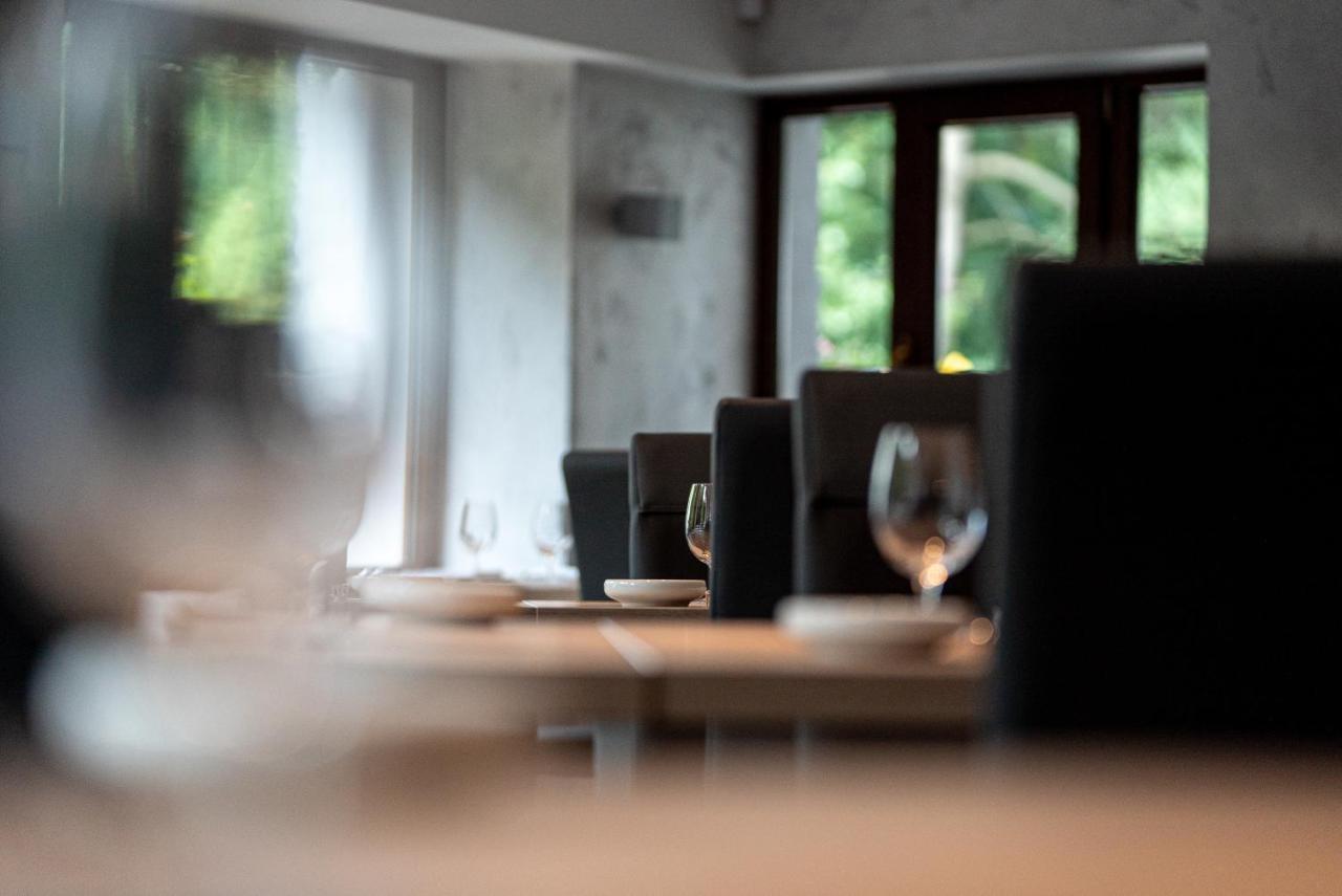Penzion A Restaurace Bily Mlyn Liberec Kültér fotó