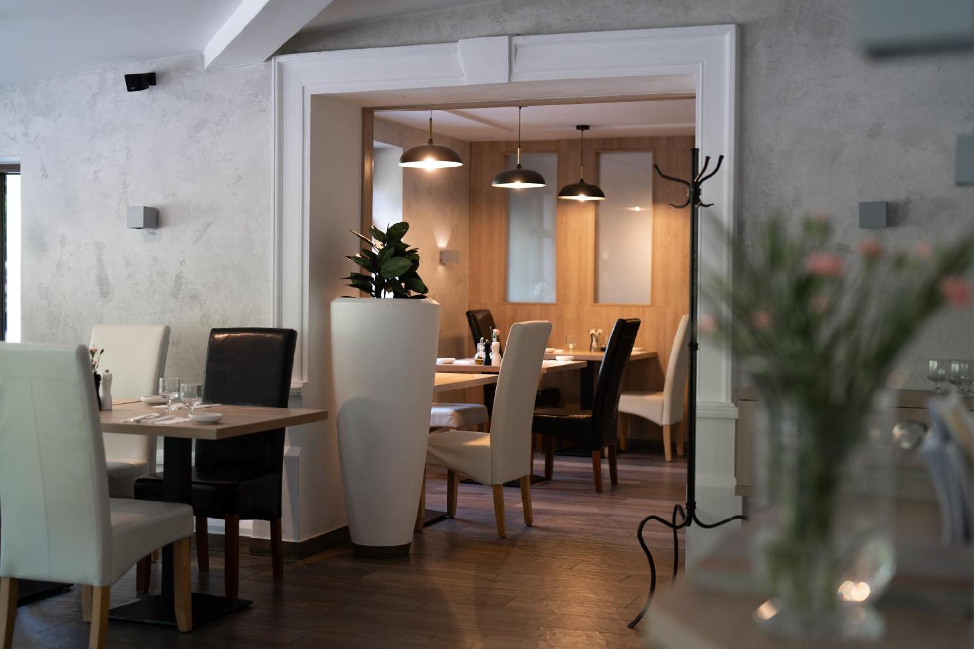 Penzion A Restaurace Bily Mlyn Liberec Kültér fotó