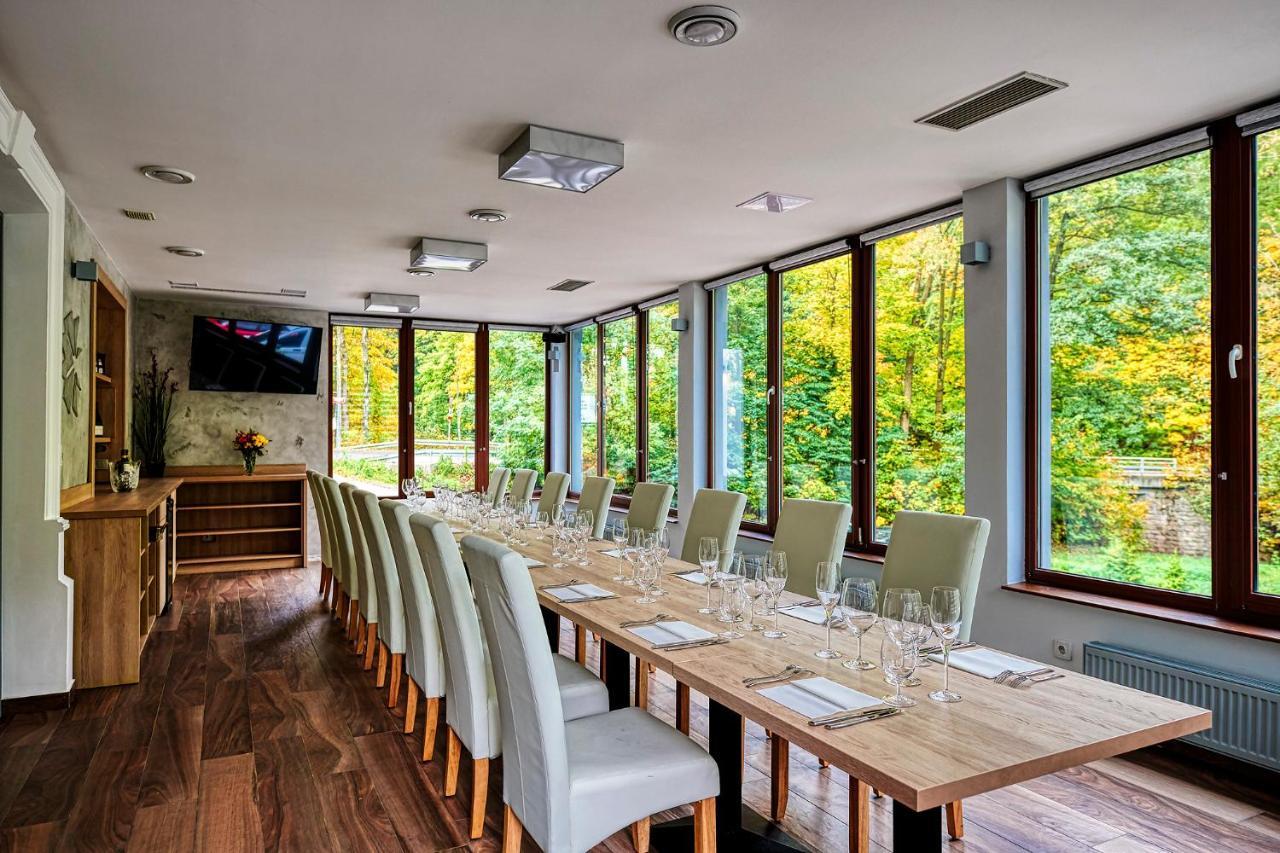 Penzion A Restaurace Bily Mlyn Liberec Kültér fotó